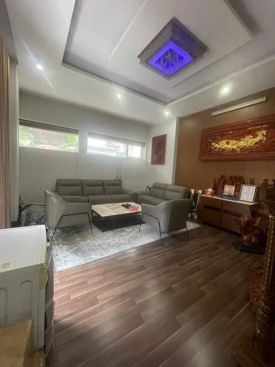 Nhà 3 tầng. 2 mặt tiền thoáng. Gần cầu Rồng
