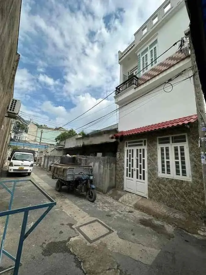 BÁN NHÀ 1 TRỆT, 1 LỮNG, 1 LẦU GIÁ 2,3 TỶ Q12