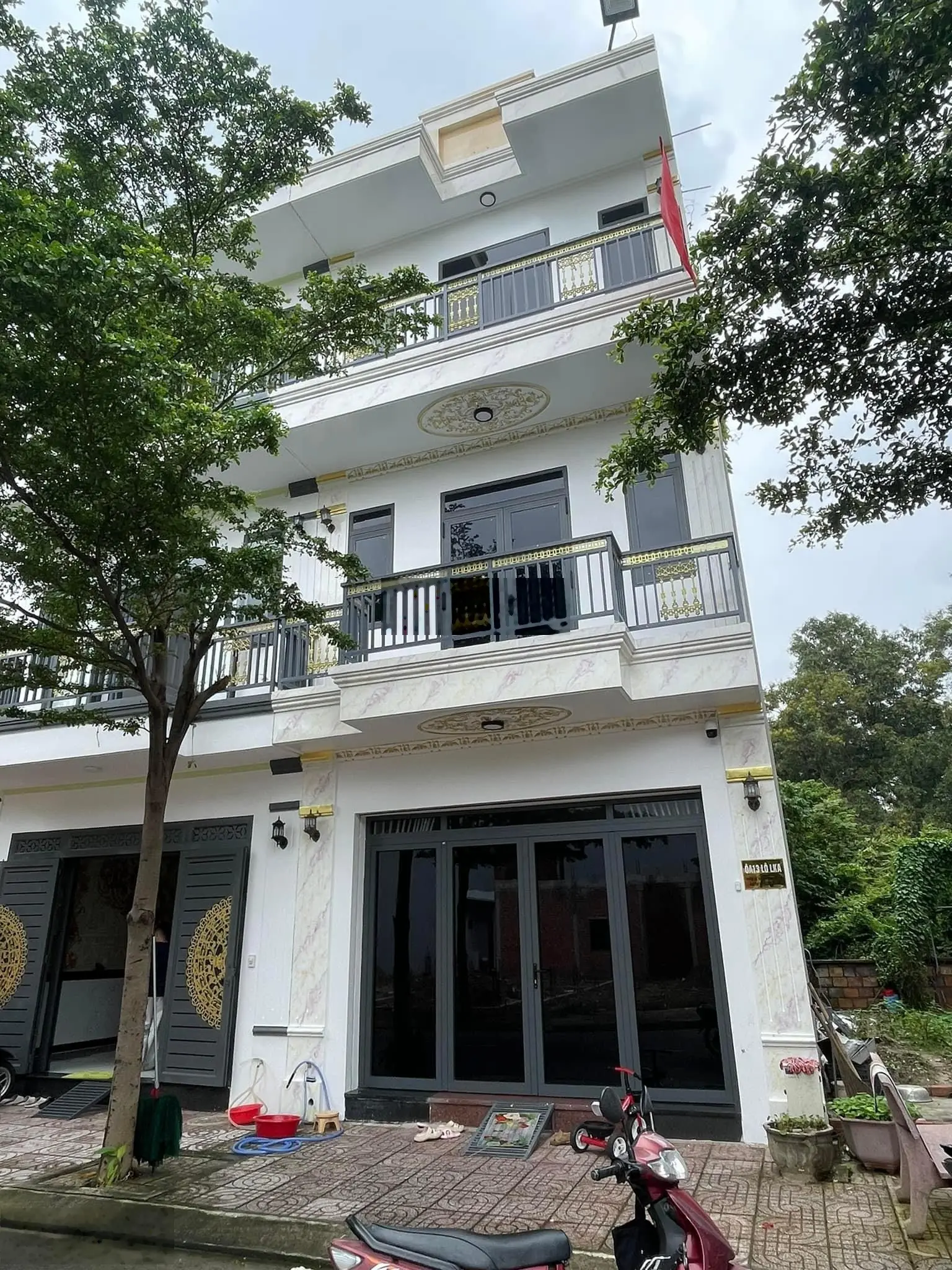 Bán nhà 1 trệt 2 lầu Thuận An 65m2 2ty5 Sổ sẵn LH 0901 890 *** em kha đi xem nhà thực tế ạ !