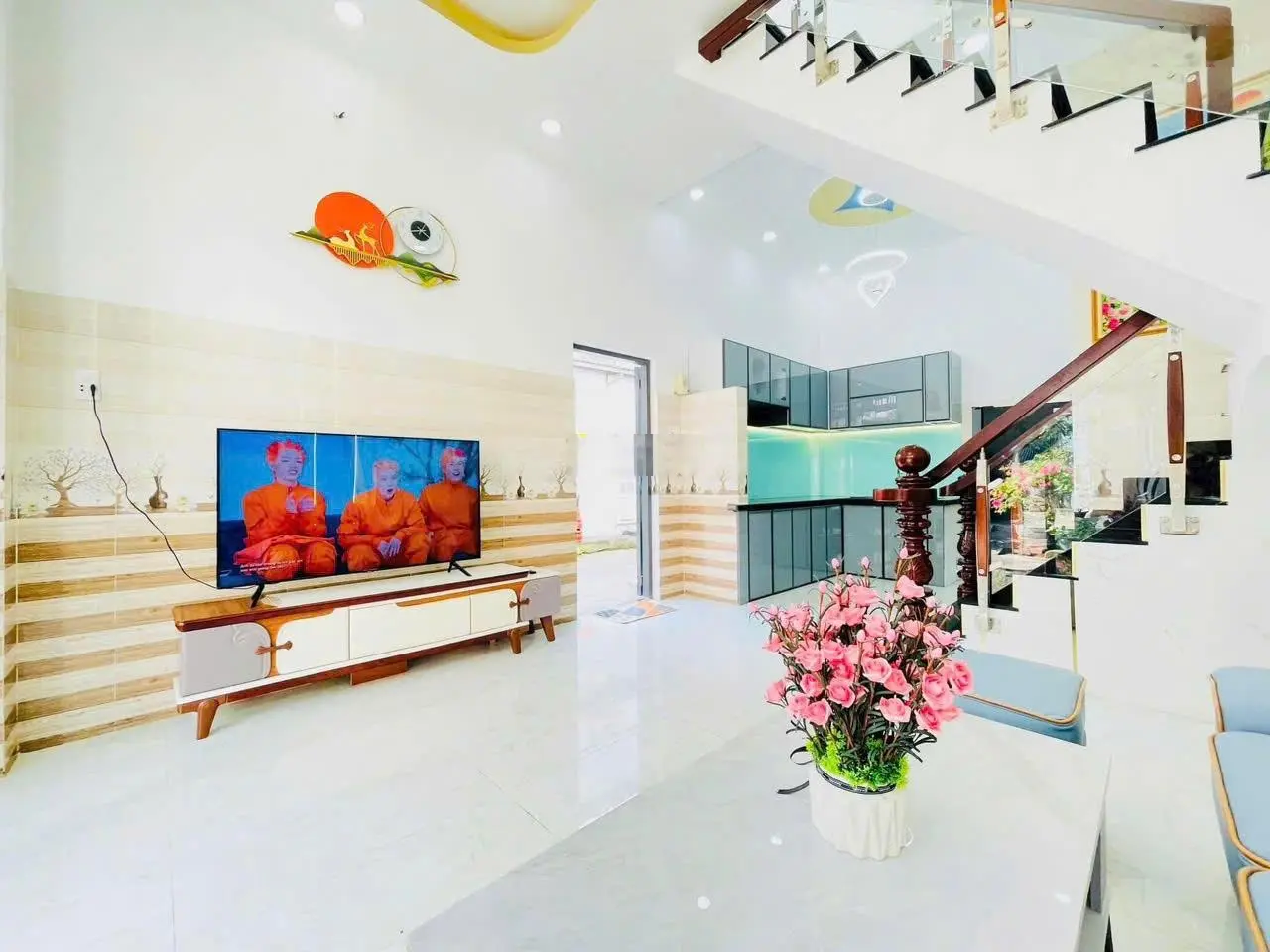 Bán nhà MT kinh doanh buôn bán chỉ 4 tỷ 350 - nhà 2 tầng đẹp tuyệt vời - hót rầm rộ đường 10 mét