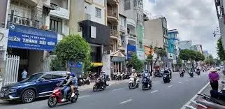 Ngộp bank bán gấp trong ngày, mặt tiền Hồ Văn Huê, 4 tầng, khu sầm uất