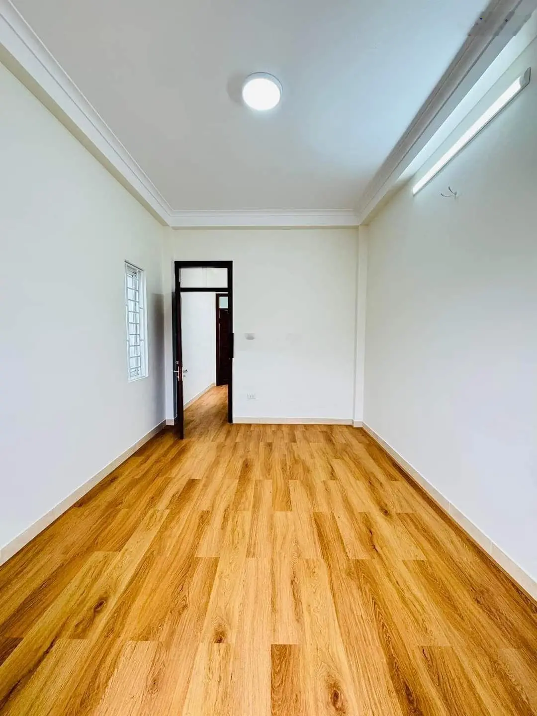 Chính chủ bán nhà Hai Bà Trưng, DT 40m2, nhỉnh 7 tỷ, ô tô đỗ cửa, ô tô vào nhà, lô góc, ngõ thông