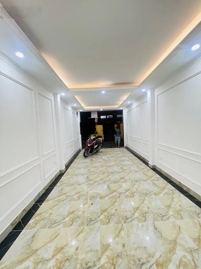Bán nhà Hoàng Liệt, Hoàng Mai, ô tô qua, view hồ Linh Đàm, 5T, TM, 43m2, 10,3 tỷ