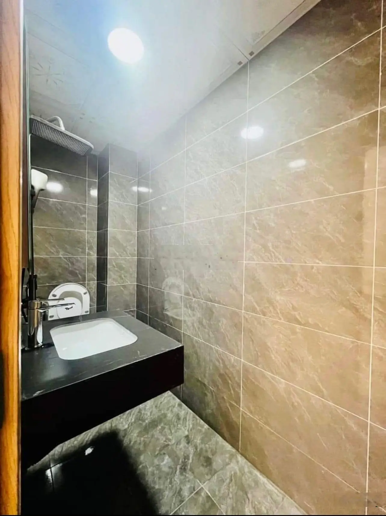 Chính chủ gửi bán căn hộ Nơ3 Bán đảo Linh Đàm, tầng thấp view thoáng, full nội thất 80m 3pn 2vs