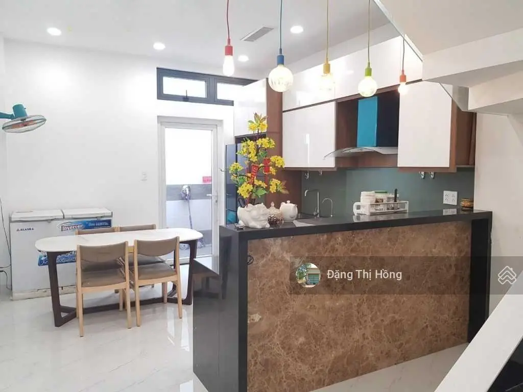 Bán nhà đường Phan Văn Trị 60m2 đối diện Emart ra Phạm Văn Đồng 500m sổ sẵn đang cho thuê 10tr/th