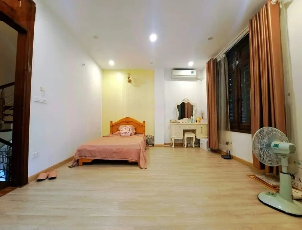 Bán nhà riêng Hoàng Văn Thái, TX - lô góc - ngõ thông - DT 47m2 - MT 5,2m - 7.2 tỷ. LH 0904 161 ***