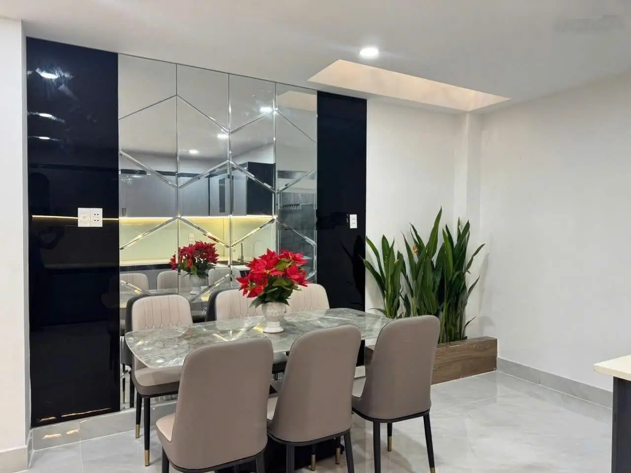 Bán nhà 1 xẹc Hà Huy Giáp,hẻm xe hơi. Quận 12