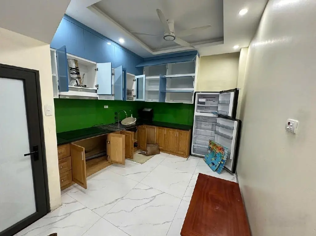 Bán nhà đường Văn Trì - Quận Bắc Từ Liêm, diện tích 32m2 nhà 5 tầng 5,1 tỷ ô tô đậu cửa nhà