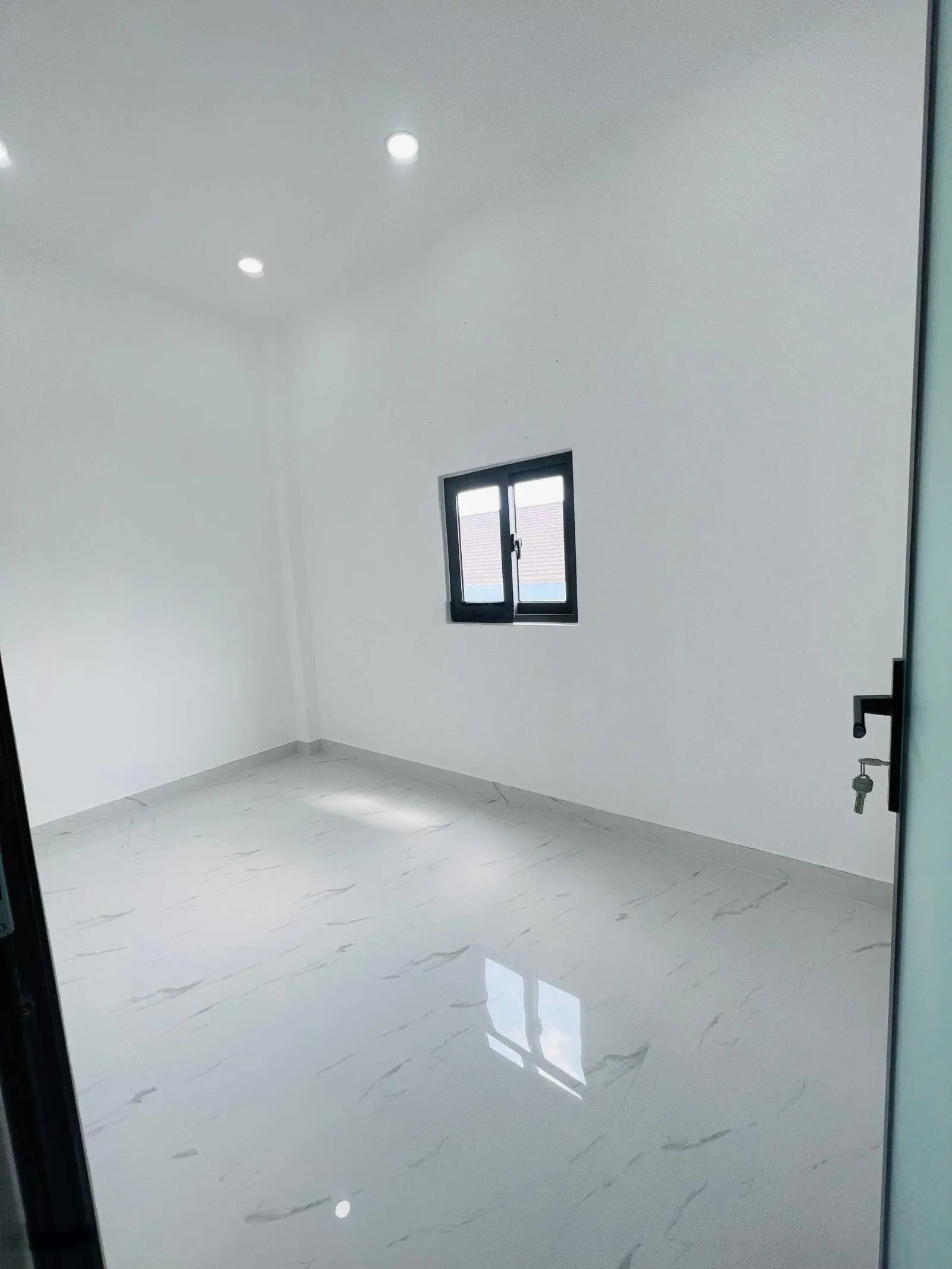Nhà SHR 3 lầu 4 phòng ngủ 1 phòng thờ sân thượng 1 tum DT 50m2