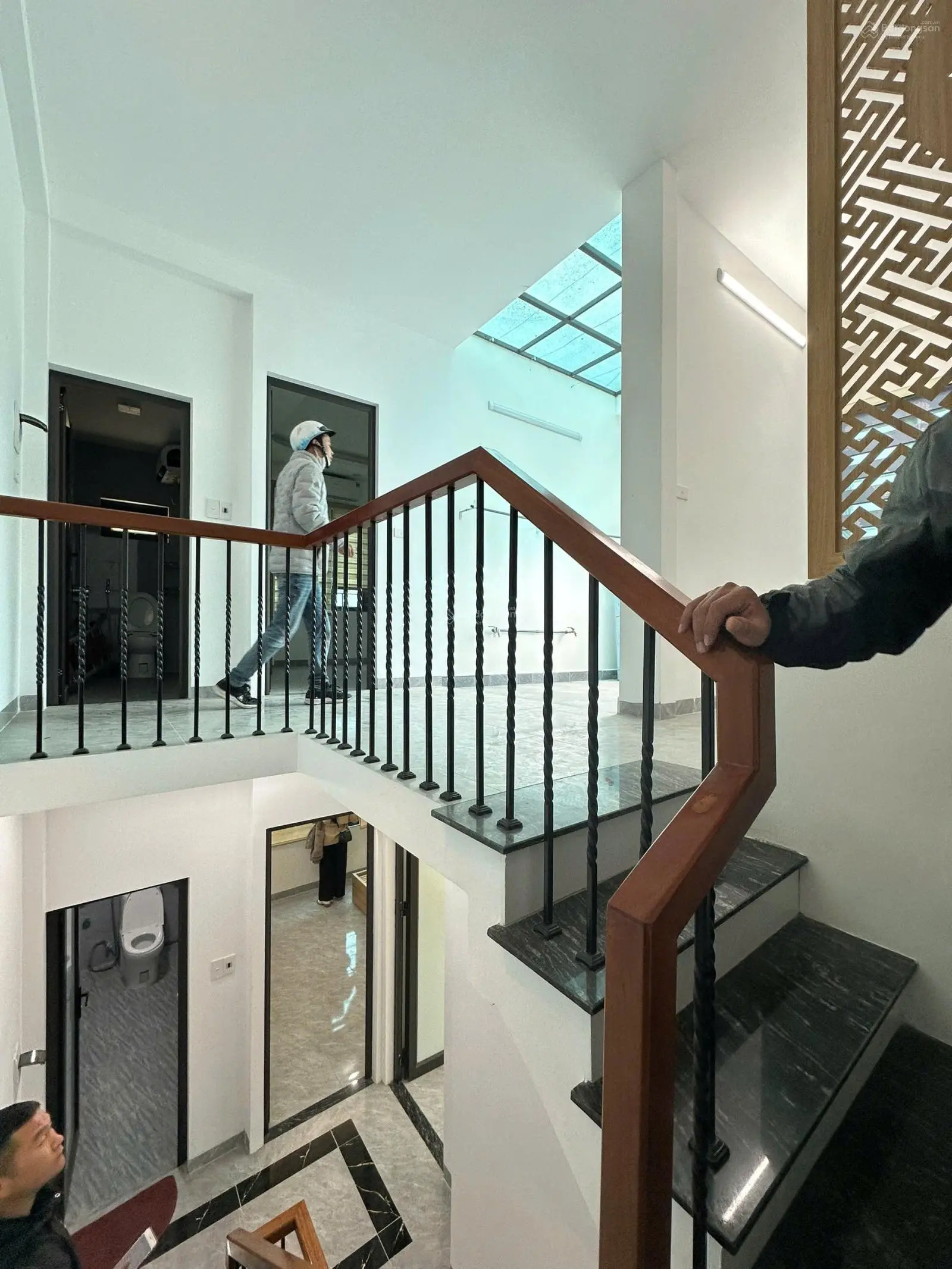 Bán Nhà Lô Góc Phượng Đồng 35m2/4 tầng /Ô tô ngủ trong nhà / Sau trường TDTT/Giá Cần bán gấp 3,1 tỷ