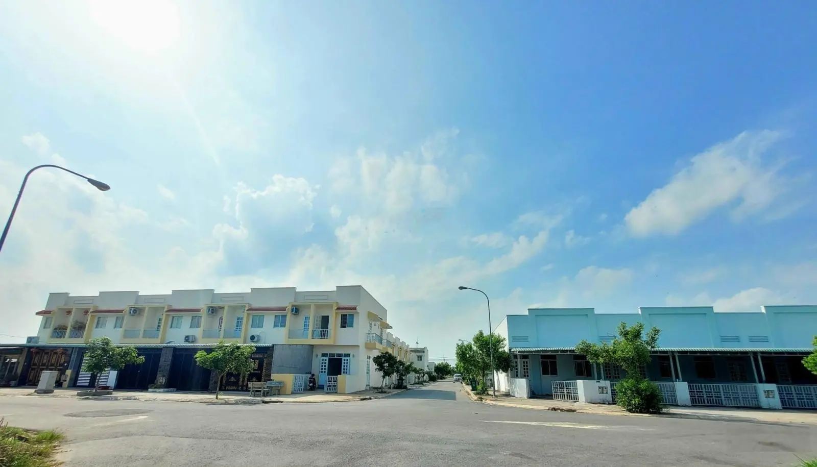 Nhà phố ngay KCN Phước Đông 64m2 giá 1.1 tỷ, sổ sẵn đường nhựa 12m sổ sẵn sang tên công chứng ngay