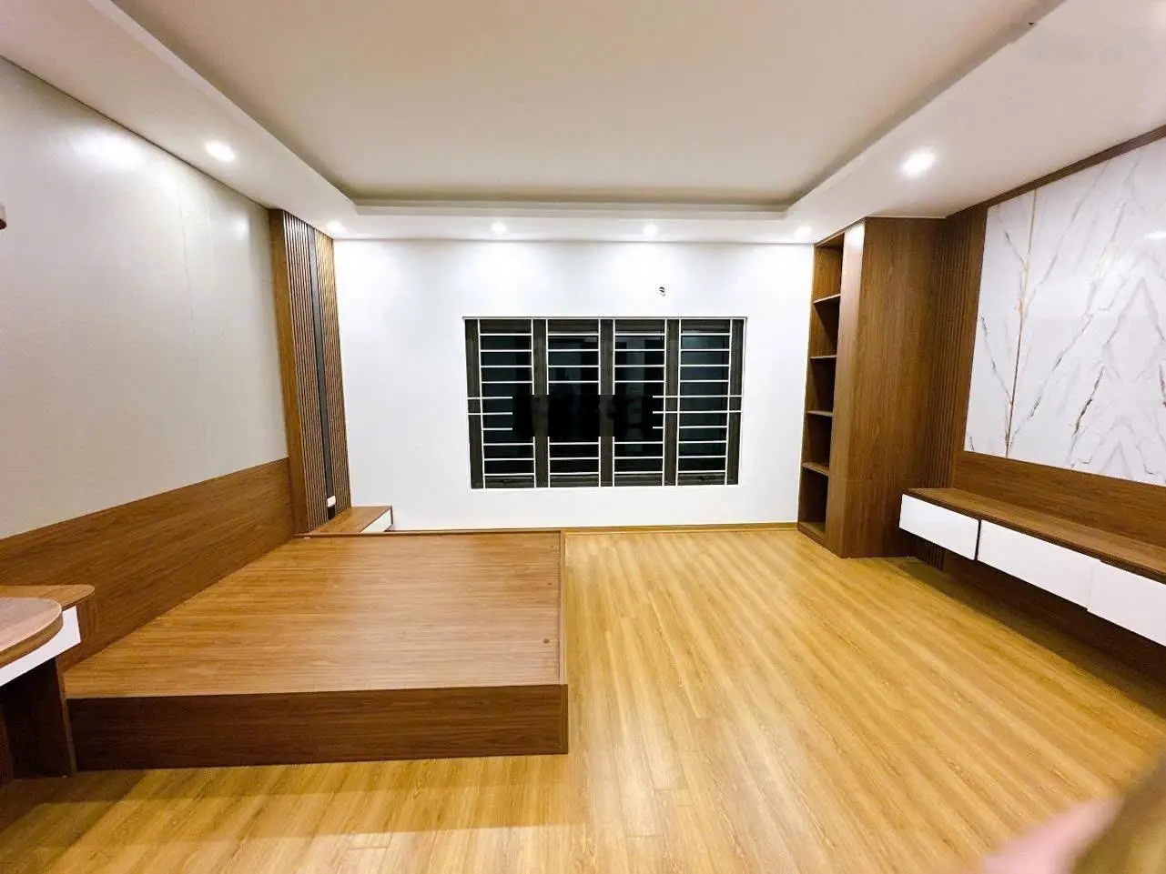 Bán nhà tây hồ - 52m - mt 4m - ô tô - ngõ thông - kinh doanh tốt - 3 bước ra hồ tây - 13tỷ9.