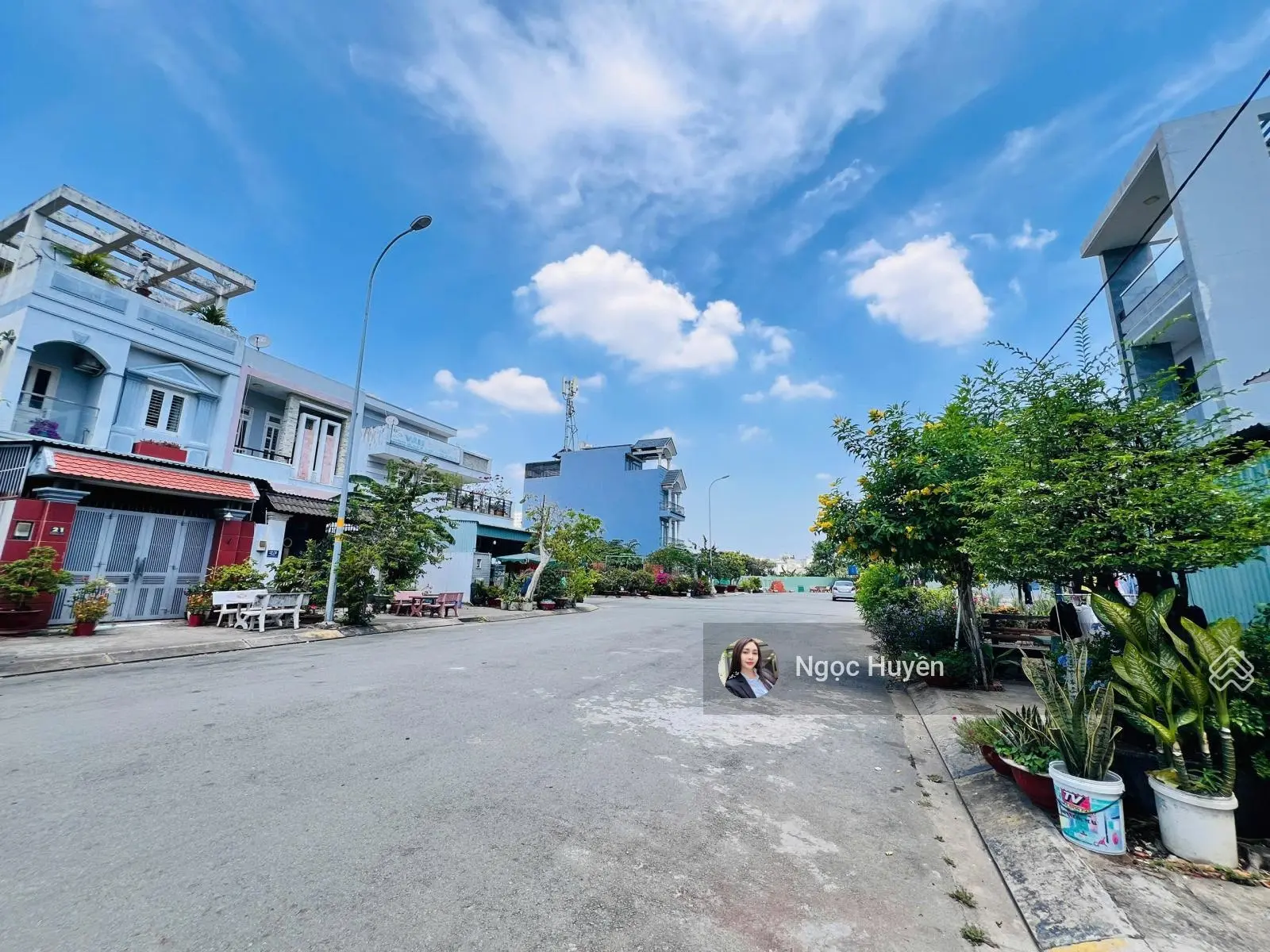 Cực phẩm - nhà 2 tầng mặt tiền - đường 20m2 - ngay Coop Mart - giá 75tr/m2 quá rẻ