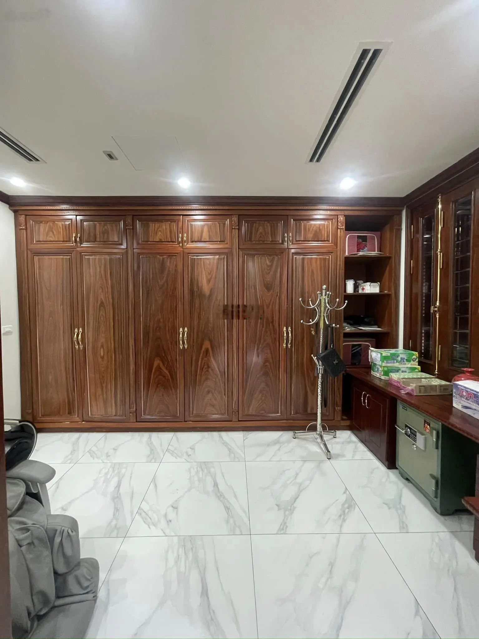 Hiếm 2 thoáng, phố trần quốc hoàn, mặt ngõ thông trải nhựa, oto tránh, kinh doanh 40m mt 4m 11.8 tỷ