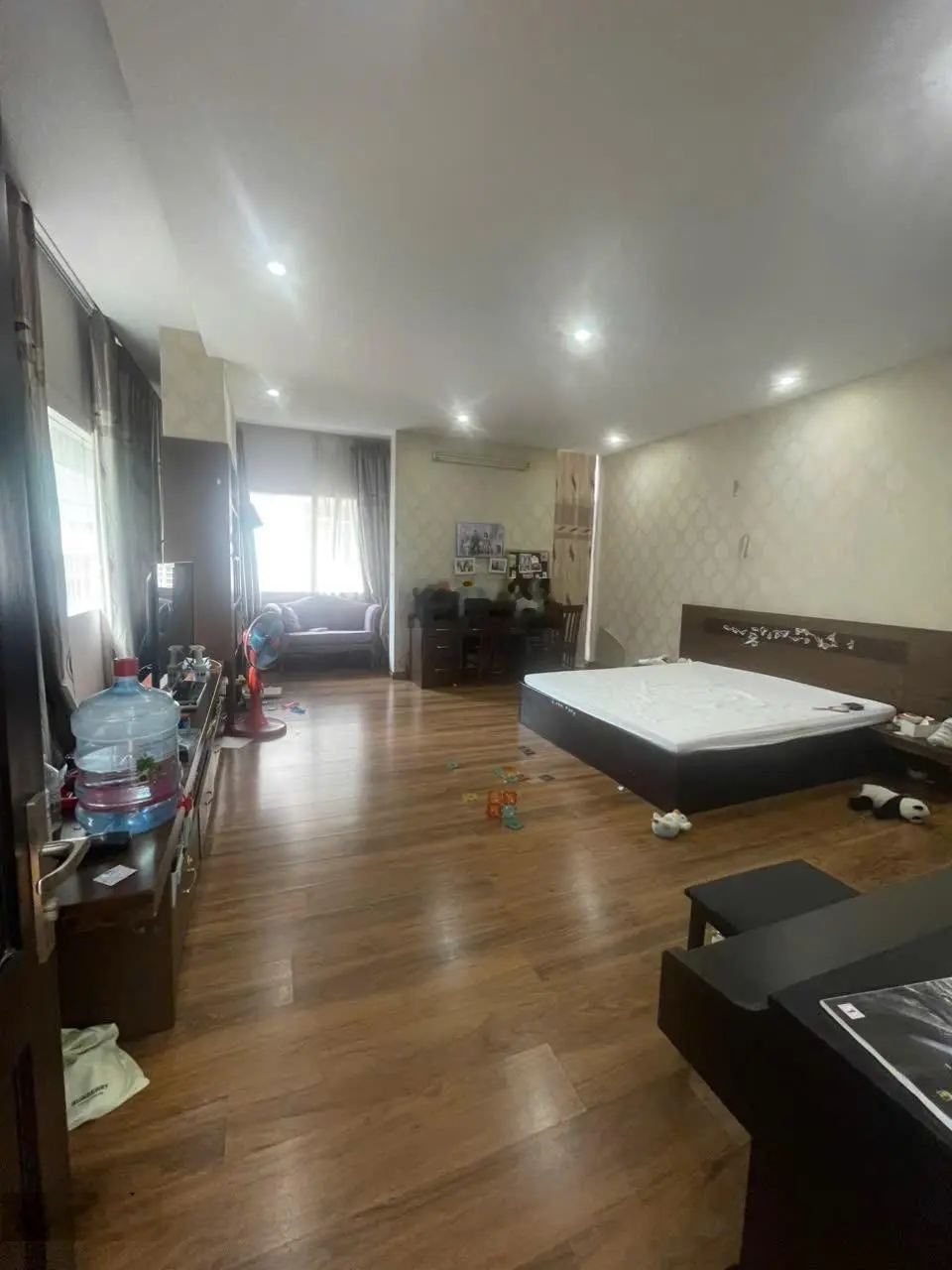 Nhà 3 tầng. 2 mặt tiền thoáng. Gần cầu Rồng