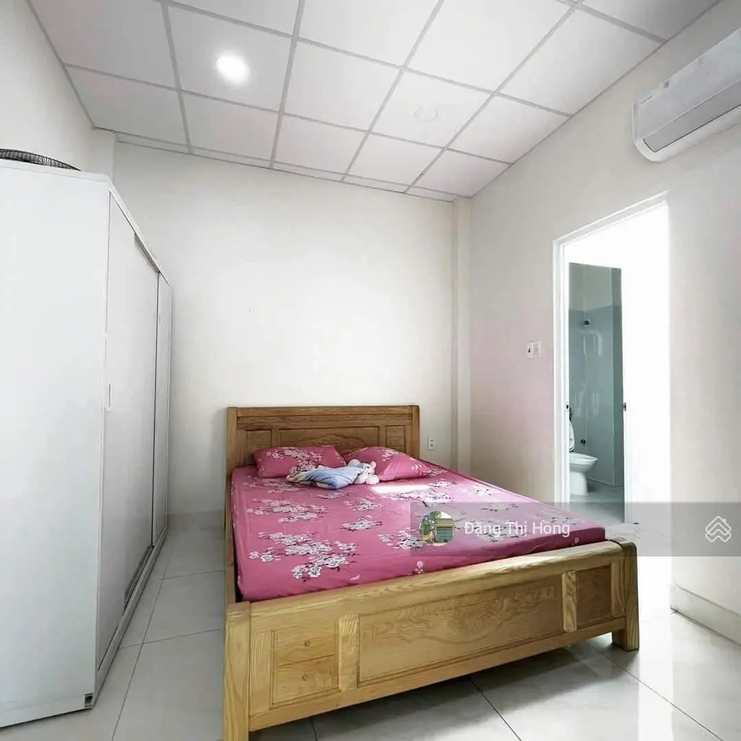 Nhà đường Bà Hom 72m2 cần bán gấp ngay sát bùng binh Phú Lâm, sổ sẵn, đang cho thuê 9tr/th