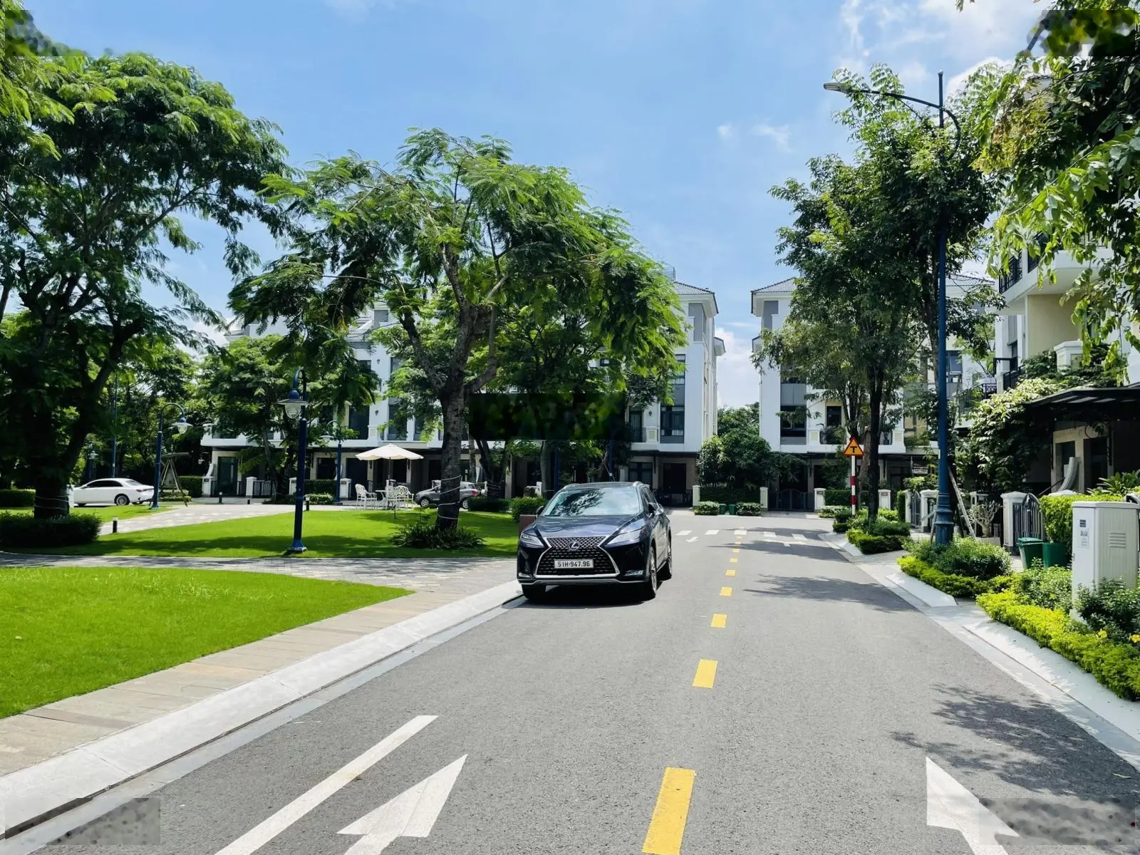 Căn góc, sân vườn Verosa Park - Hot - 1 trệt 3 lầu nhà thô 14 tỷ. LH Tân Mùi 0938955090