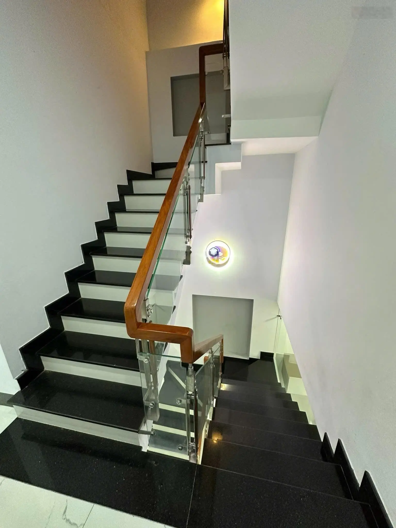 Bán gấp nhà riêng 1 lầu 1 trệt 1 tum, 2PN, 2WC, 70m2 tại KDC, Tân Bình, Dĩ An, giá cực chất 3,65 tỷ