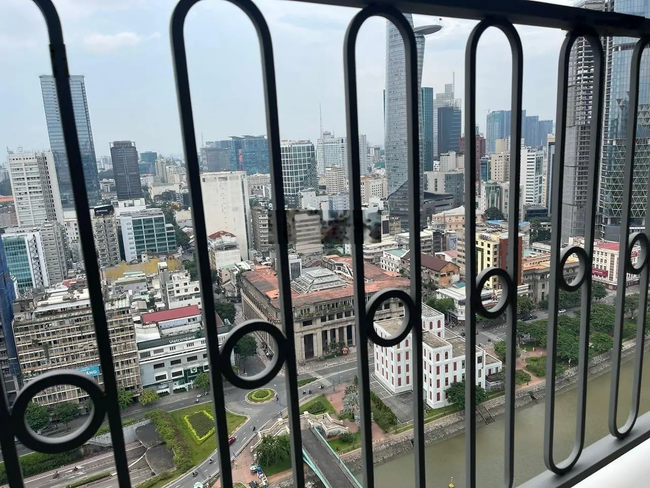 Chủ kẹt tiền bán gấp căn hộ 88m2 Saigon Royal quận 4 giá tốt
