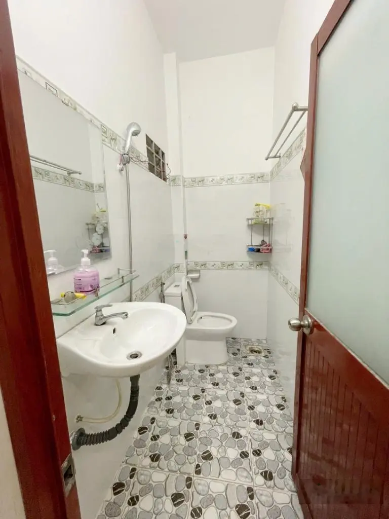 Bán nhà Quận 8-65m2-3 tầng-ngang 5-HXH-đường Đông Hồ gần chợ Phạm Thế Hiển-6,9 tỷ(TL)-pháp lý chuẩn