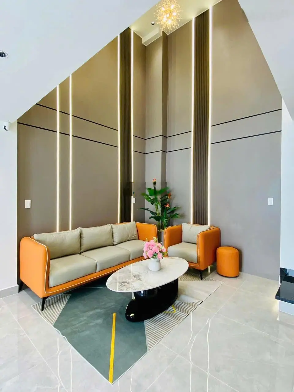 Bán Căn Góc 2 Mặt Tiền HXH 6m Nguyễn Văn Công (DT:4x15m CN 57m2 + 5 Tầng+ ÔTô Ngủ Trong Nhà)-8,9 TỶ