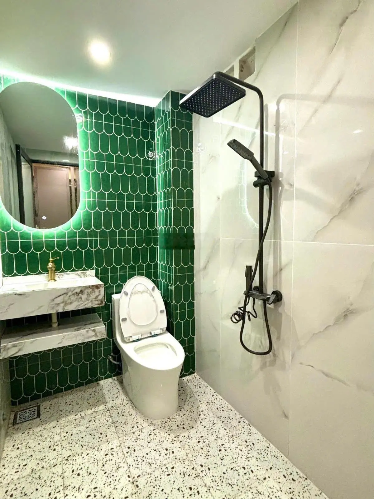 Nhà kiệt Điện Biên Phủ, nhà 2 tầng mới, 2 kiệt trước và sau, nhà mới dọn vào ở ngay