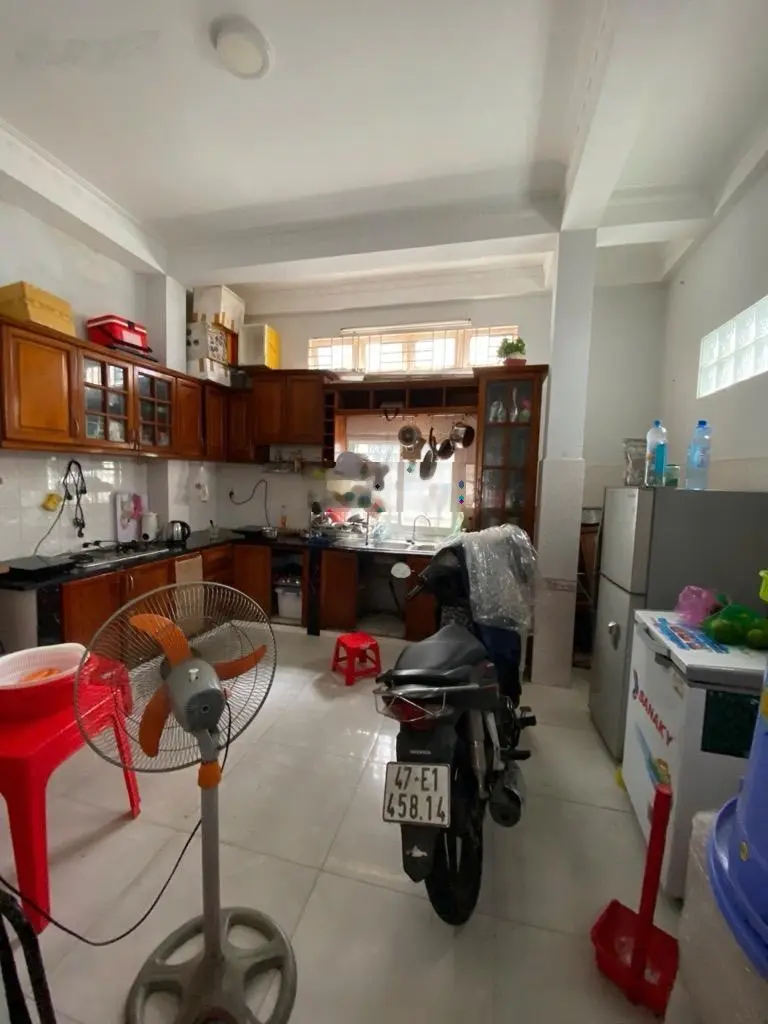 Căn góc 3 mặt tiền - sát q1, q3 - nhà đẹp, ô tô ngủ trong nhà