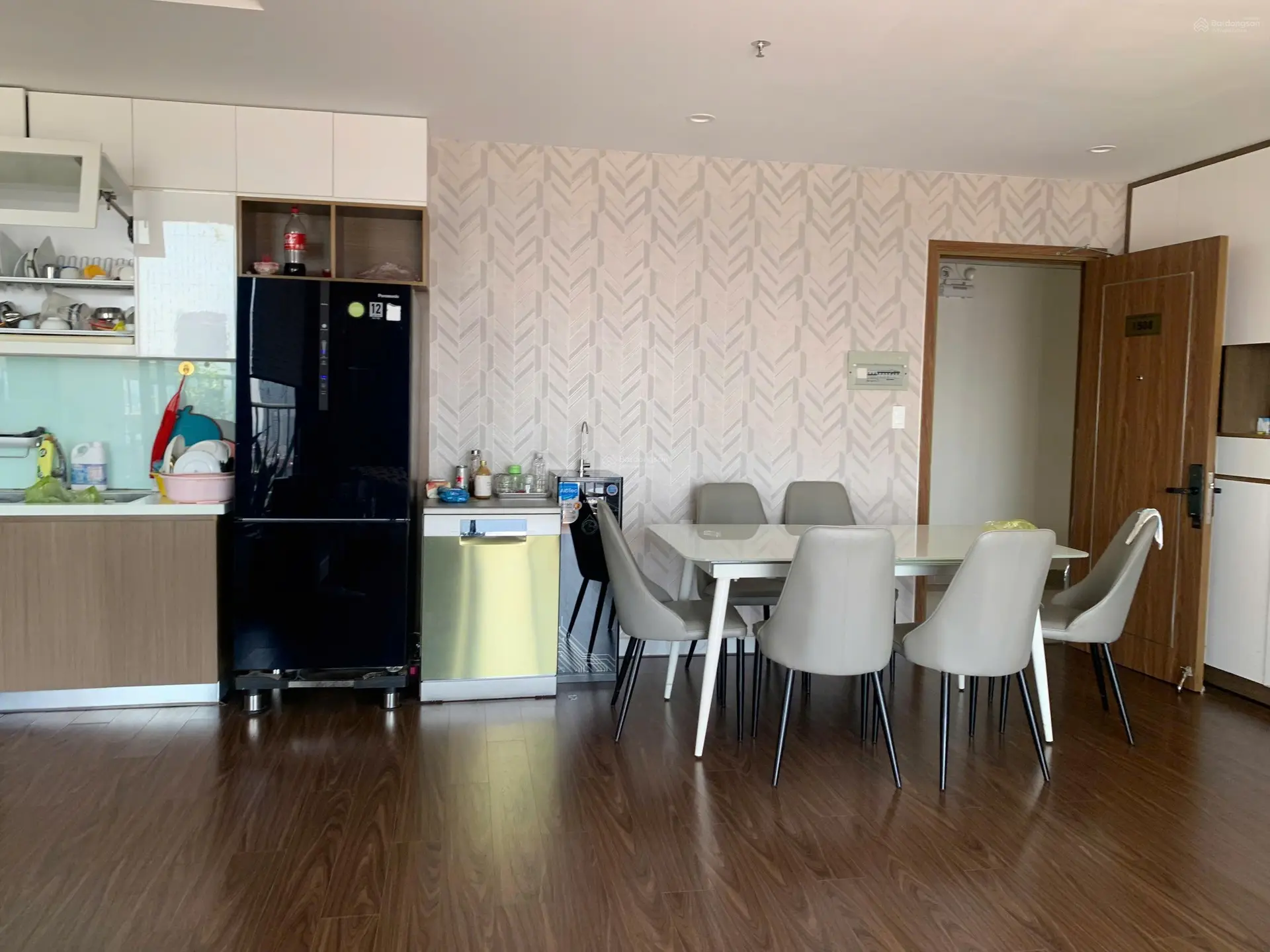 Bán căn hộ CT4 VCN Phước Hải DT 114,88m2 3PN - tầng cao thoáng mát - nội thất xịn - view thành phố