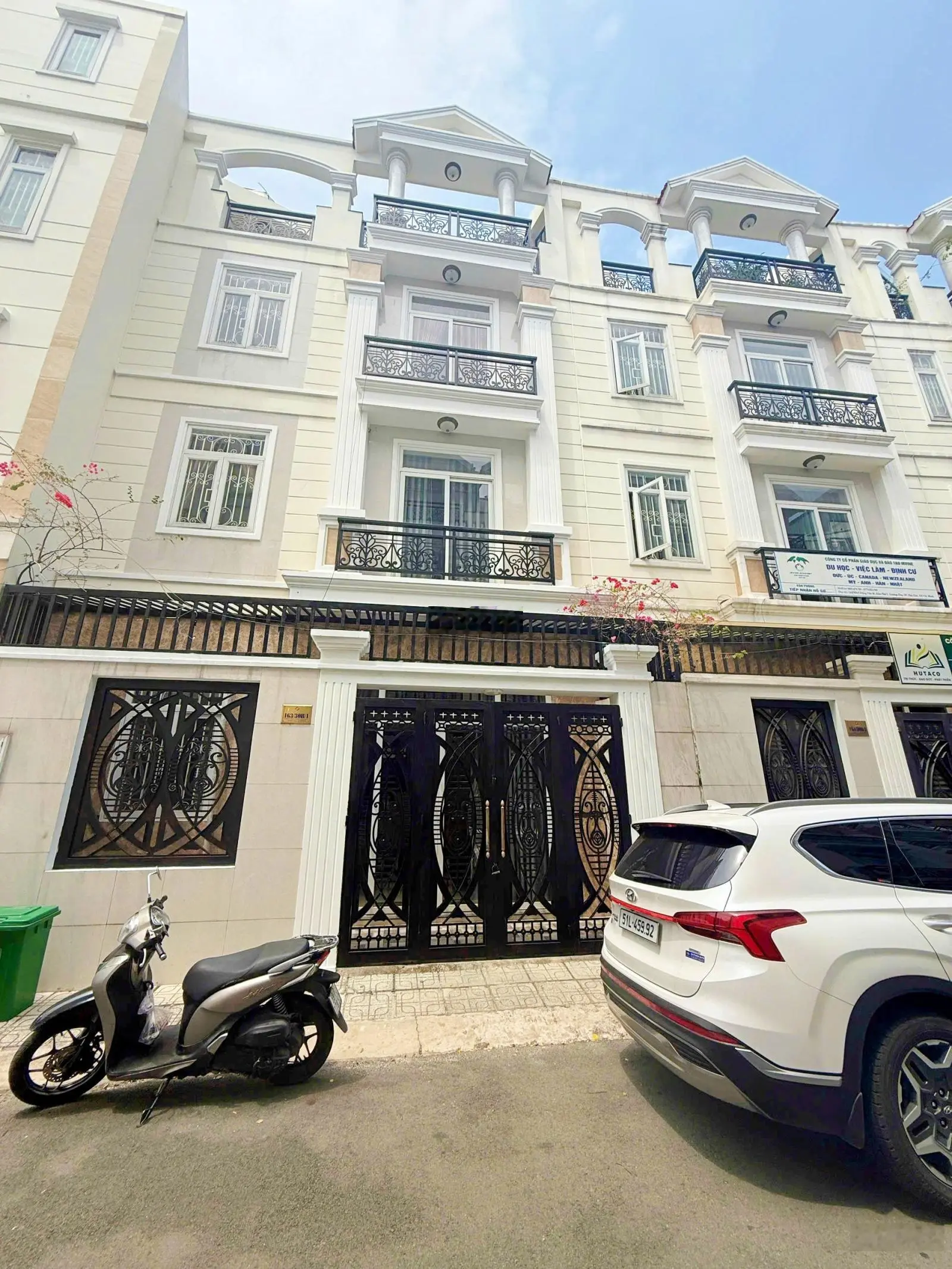 Bán gấp nhà 3 tầng khu đồng bộ có khu vui chơi ngay đường đặng văn bi, cách xa lộ hà nội 300m