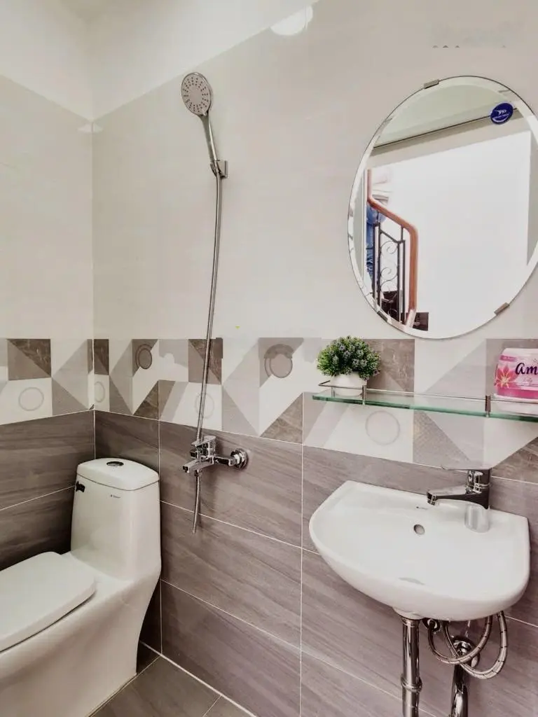 Hiếm! 5 tầng Bùi Đình Tuý - DTSD 61m2 - hẻm thẳng một trục - 3PN - hơn 4tỷ TL