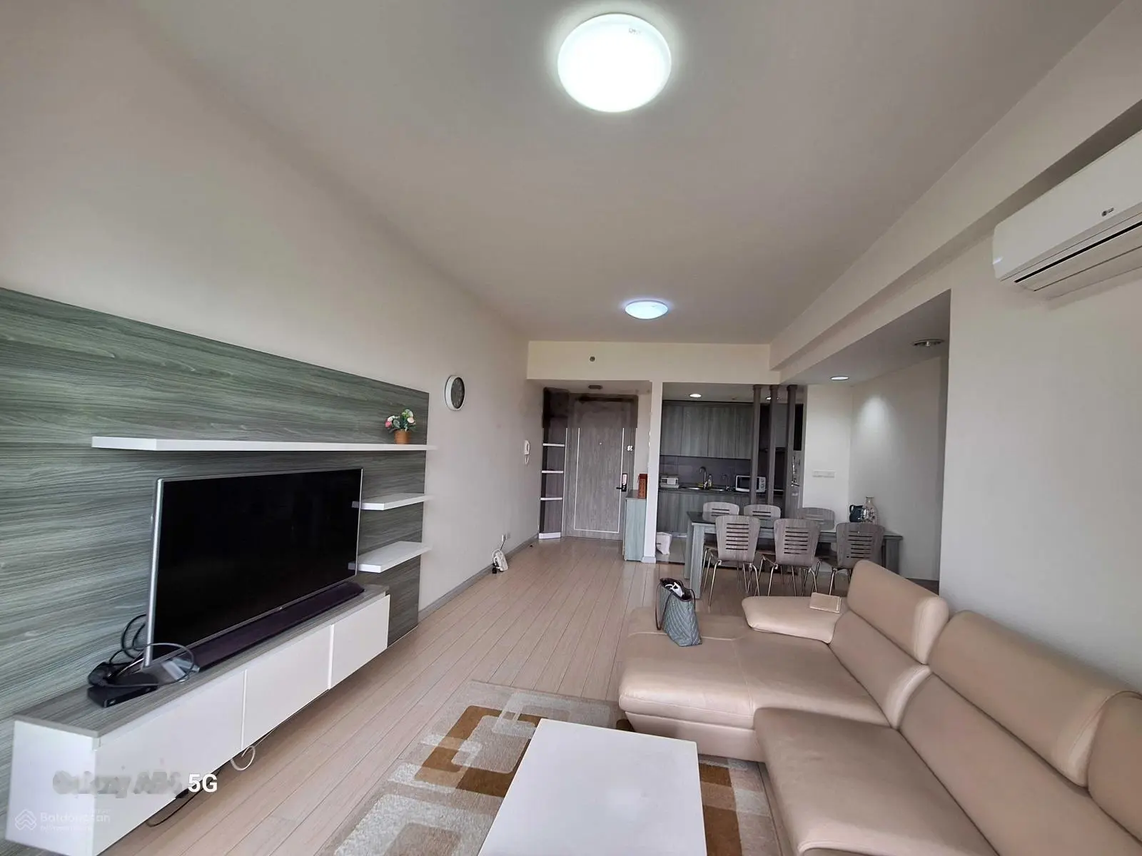 Chính chủ bán chung cư 92m2 tháp A2 đường Rừng Cọ Ecopark full nội thất