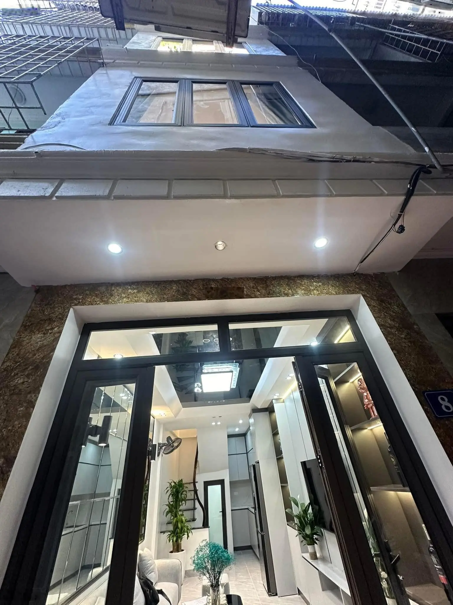 Nhà đẹp ở ngay, 4 tầng, 3 ngủ, giá 4.3 tỷ, ngay đường Chiến Thắng, Hà Đông