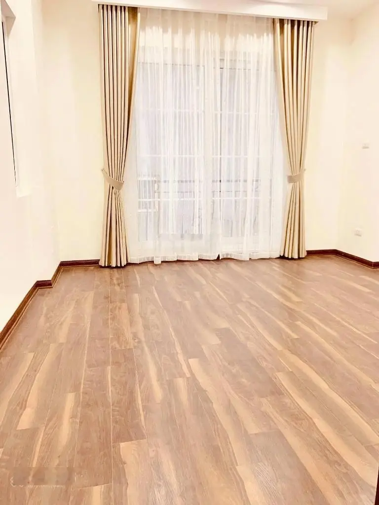 Bán nhà 45m2 phố Đàm Quang Trung Cổ Linh ô tô đỗ
