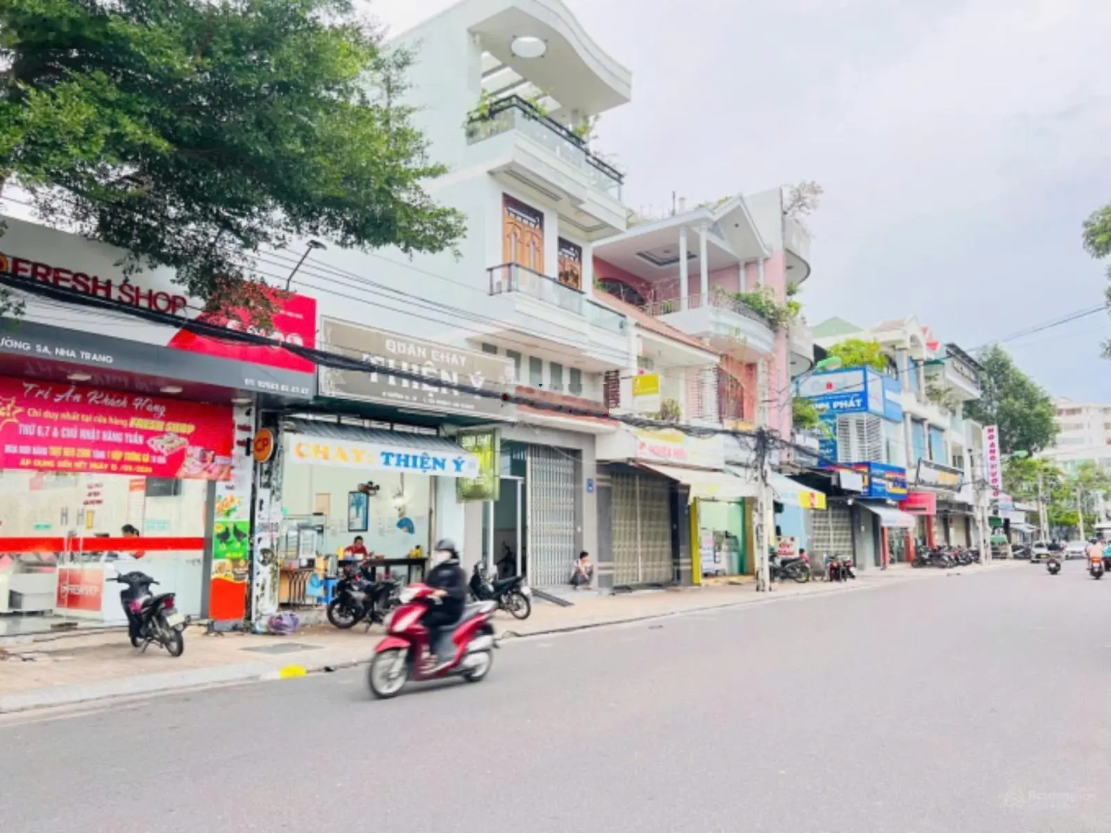 Bán nhà phố 3 tầng mặt tiền đường Trường Sa - Chợ Bình Tân - Nha Trang