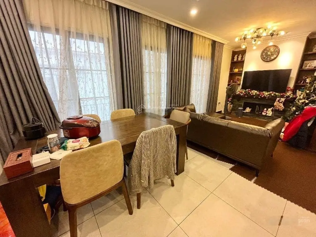 Cần bán gấp nhà biệt thự Quảng An Tây Hồ 212 m2, 3 tầng, MT 7m, ô tô, 75 tỷ