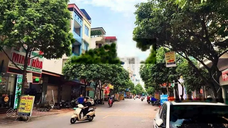 Mặt phố kinh doanh Sầm Uất Hoàng Công,Kiến Hưng. Dt 50m 6 tầng Mt 4.5m. Giá 17 tỷ. Kinh doanh đỉnh