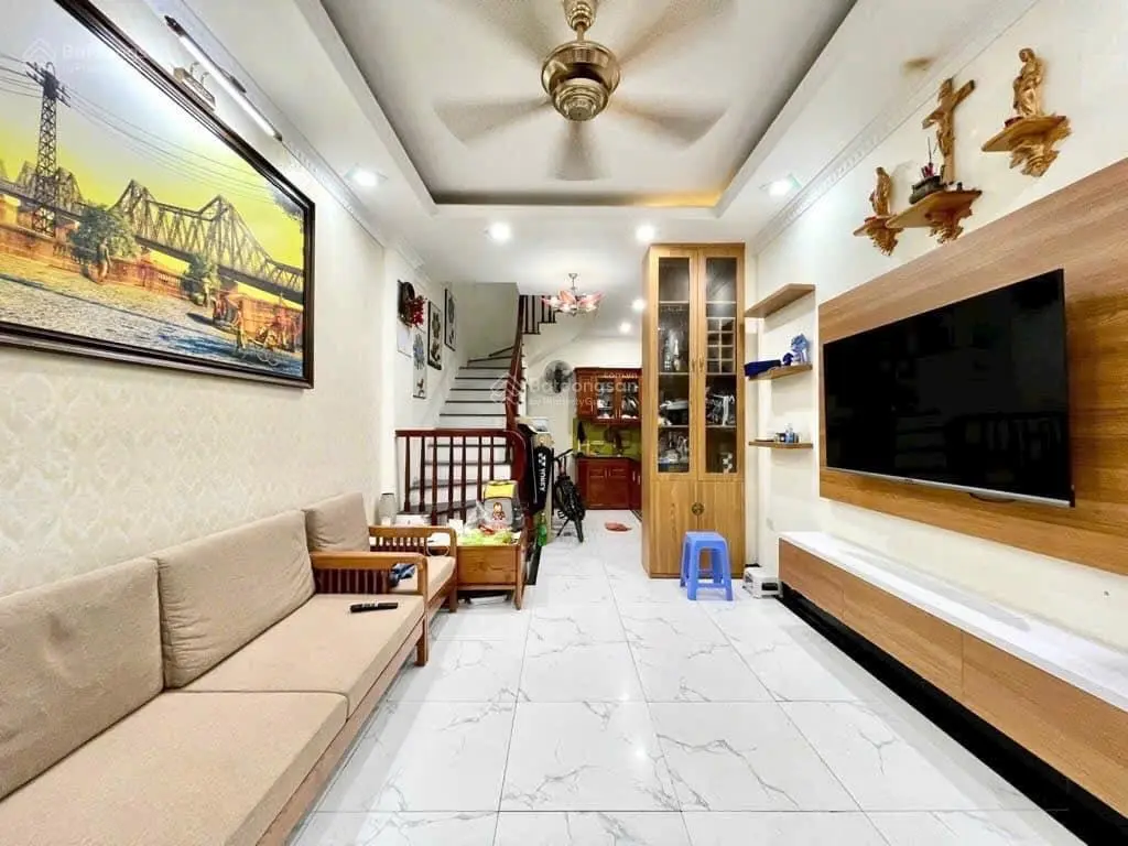 Bán nhà Quang Trung 40m2, 1 nhà ra ô tô tránh, sát vách trường cấp 3 Quang Trung, nhà đẹp ở ngay