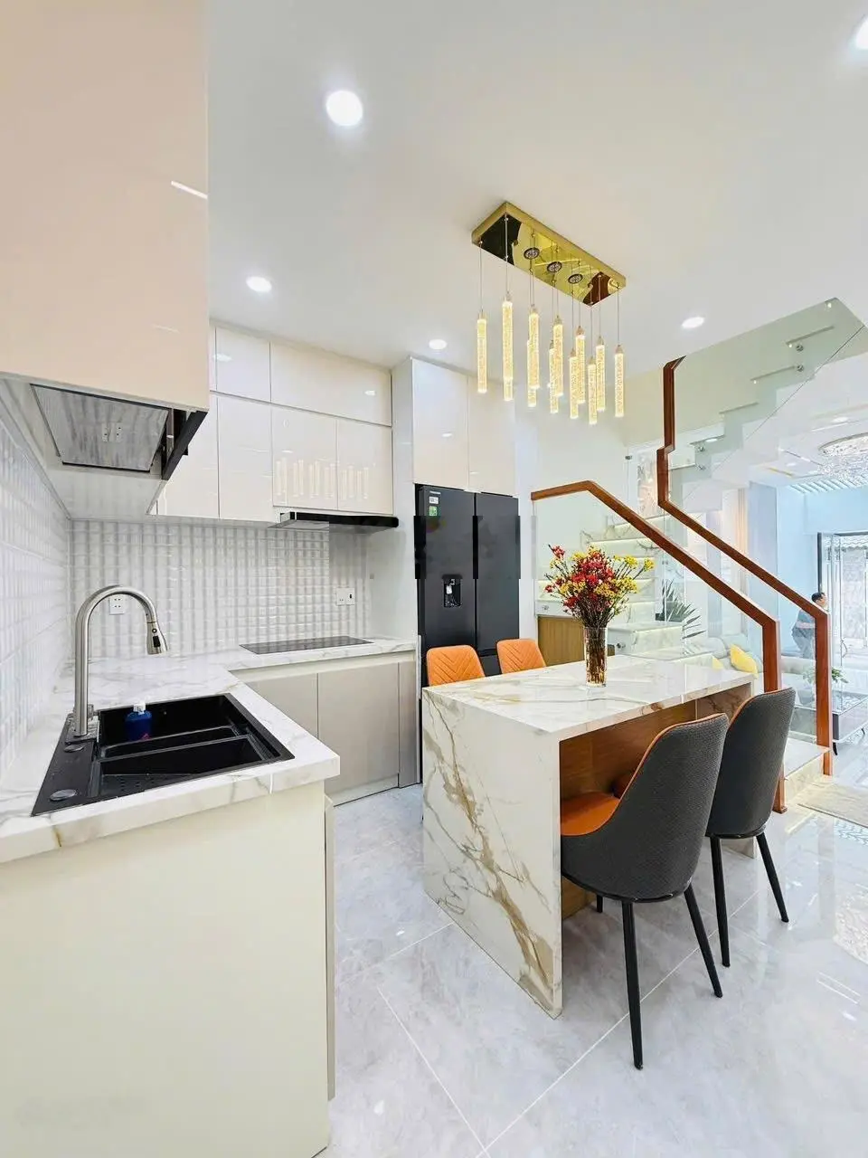 Bán nhanh bán gấp giá siêu ưu đãi Bến Vân Đồn Q4, giá TT gần chợ, siêu thị LH 0902958672
