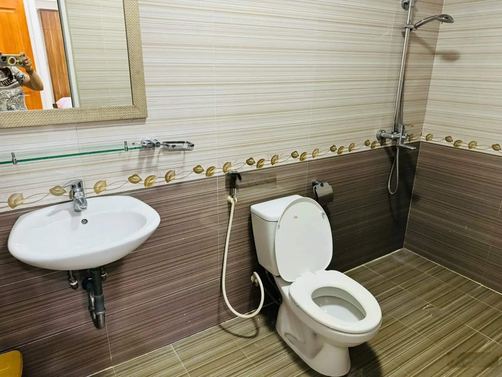 Chính chủ cần bán gấp căn hộ C14 Bắc Hà, diện tích 108,5m, cửa TN ban công ĐN, Full nội thất xịn xò