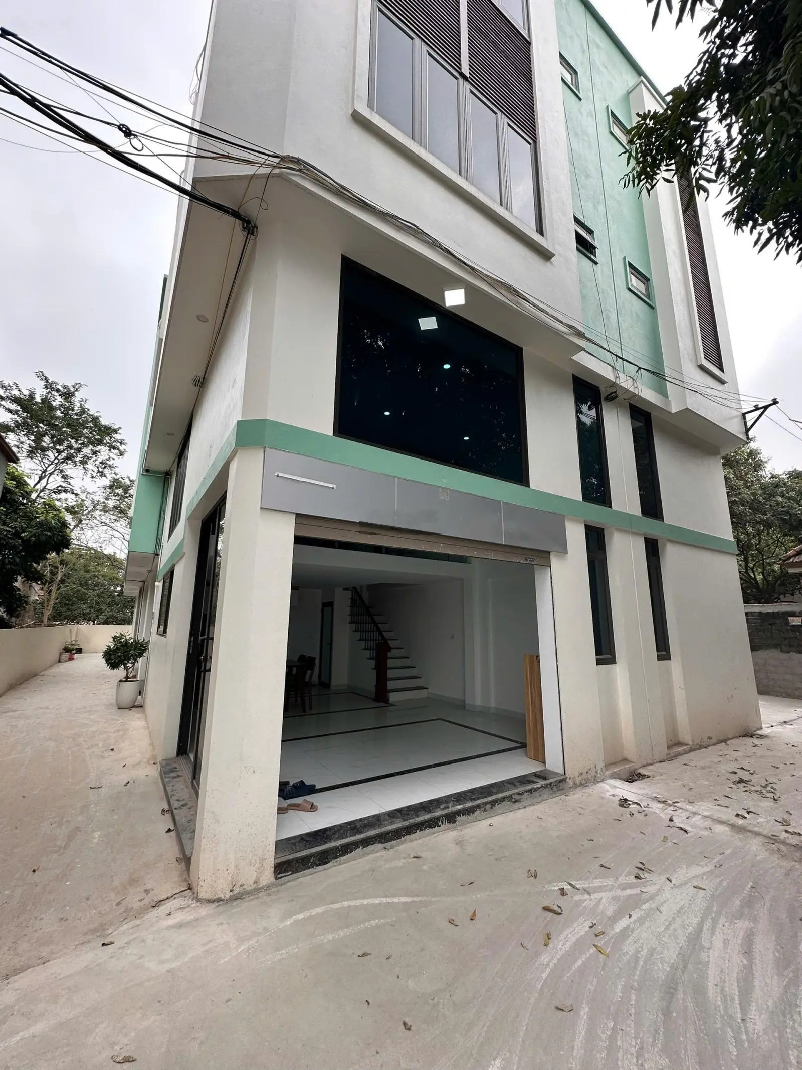 Bán Nhà Lô Góc Phượng Đồng 35m2/4 tầng /Ô tô ngủ trong nhà / Sau trường TDTT/Giá Cần bán gấp 3,1 tỷ