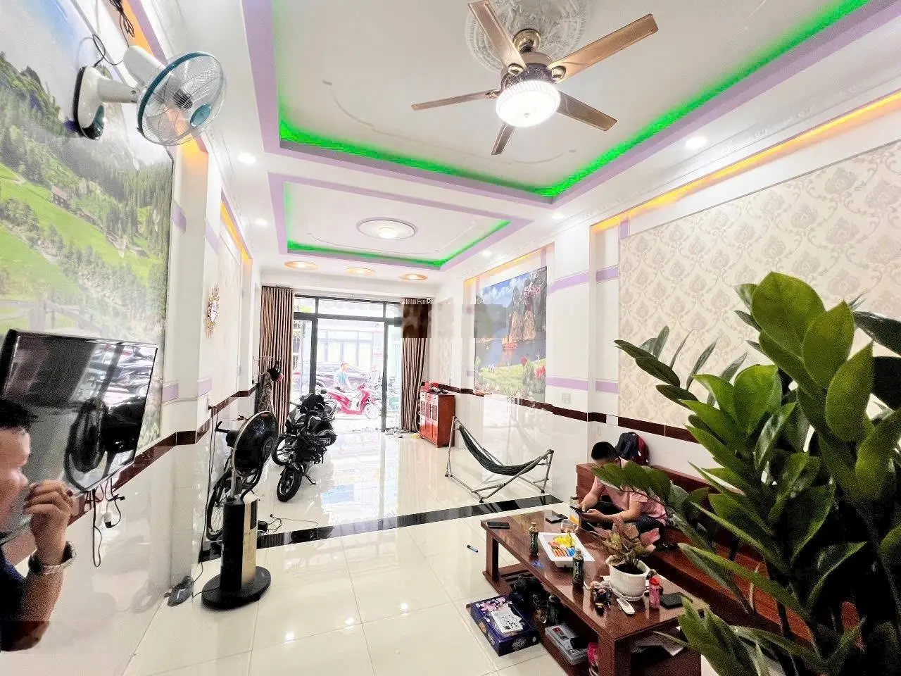Nhà 3 tầng mới cần gấp bán Lê Phong Dĩ An - Trục chính - 69m2 - giá 4.8 tỷ - 0983169279