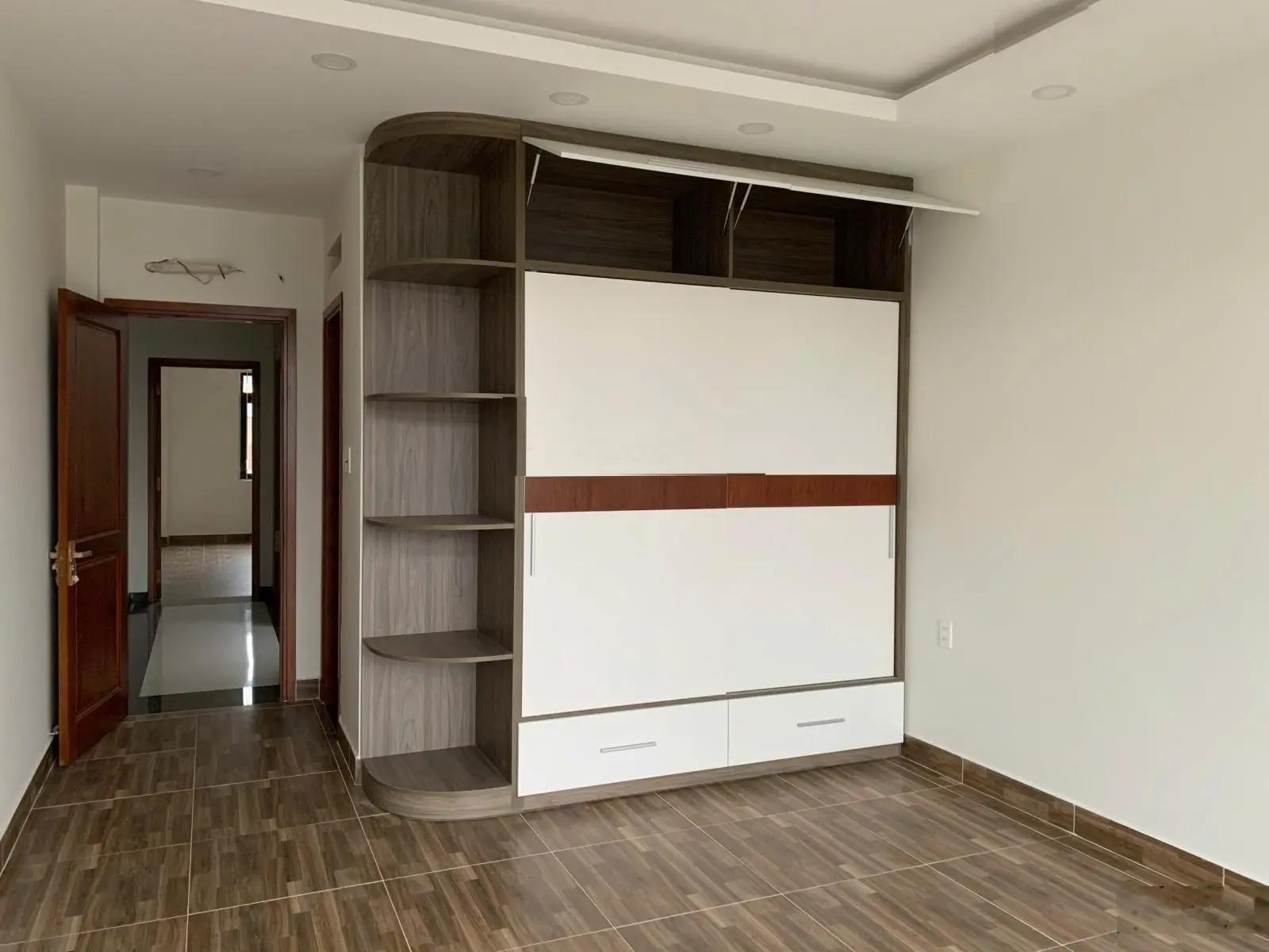 Bán nhà phố 4 tầng mặt tiền đường Phú Thuận (30m) có 6PN + thang máy giá 17 tỷ VND tại Quận 7