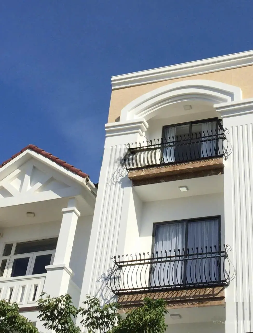 Toà căn hộ biển phố tây An Thượng DT 90m2 9 phòng full nội thất doanh thu 65tr/th chỉ hơn 17 tỷ