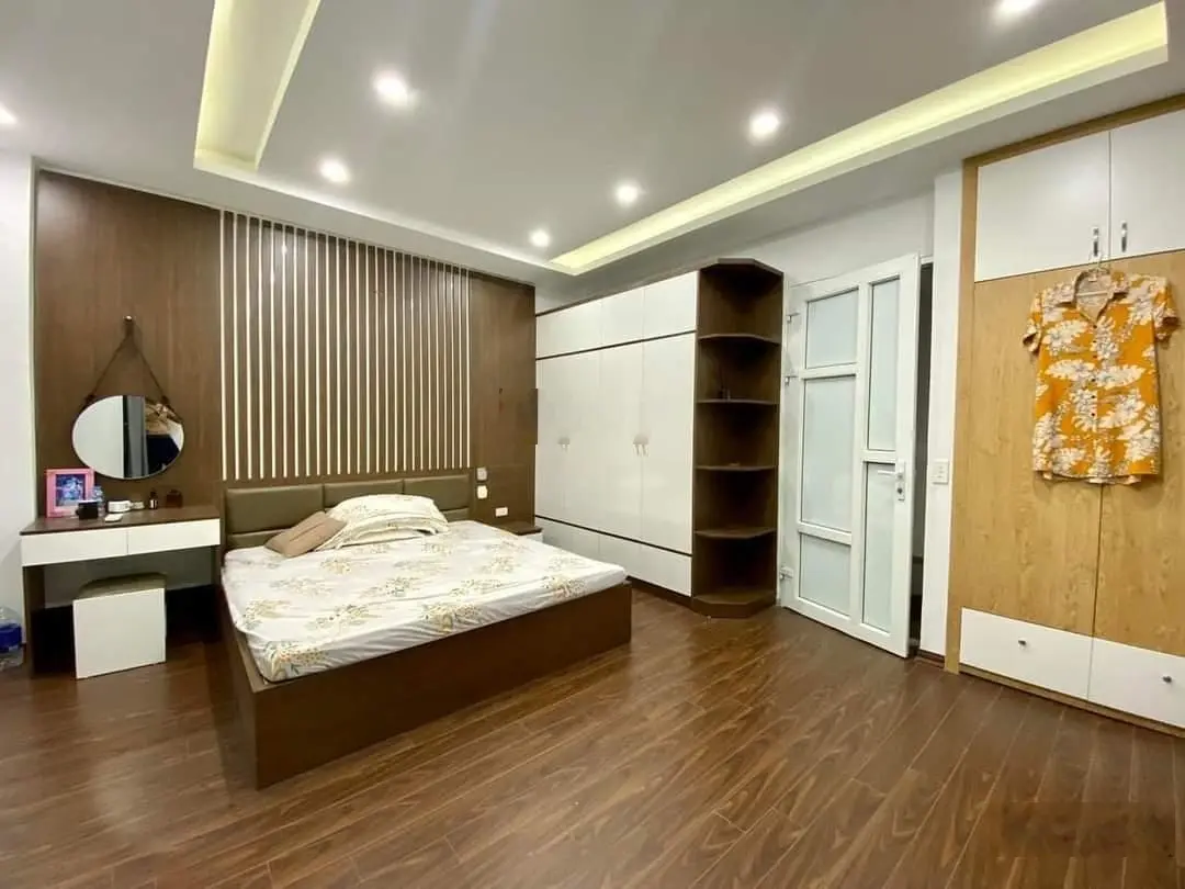 Bán nhà gần Học viện Tài chính - DT 43m2 x 4 tầng - giá 8.5 tỷ - kinh doanh - ô tô tránh