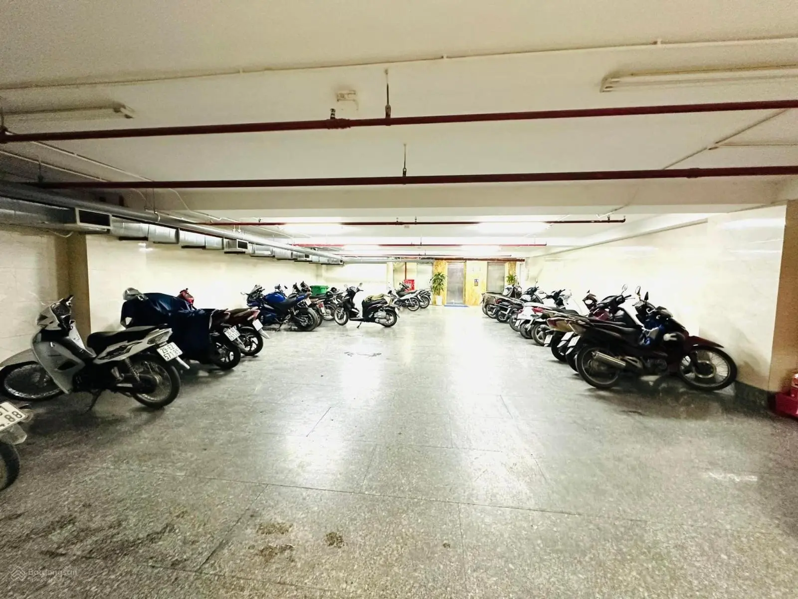 Tòa vip phố Hoàng Cầu, 9 tầng hoàn công, 234m2, MT 9.5m, dòng tiền 420 triệu/tháng