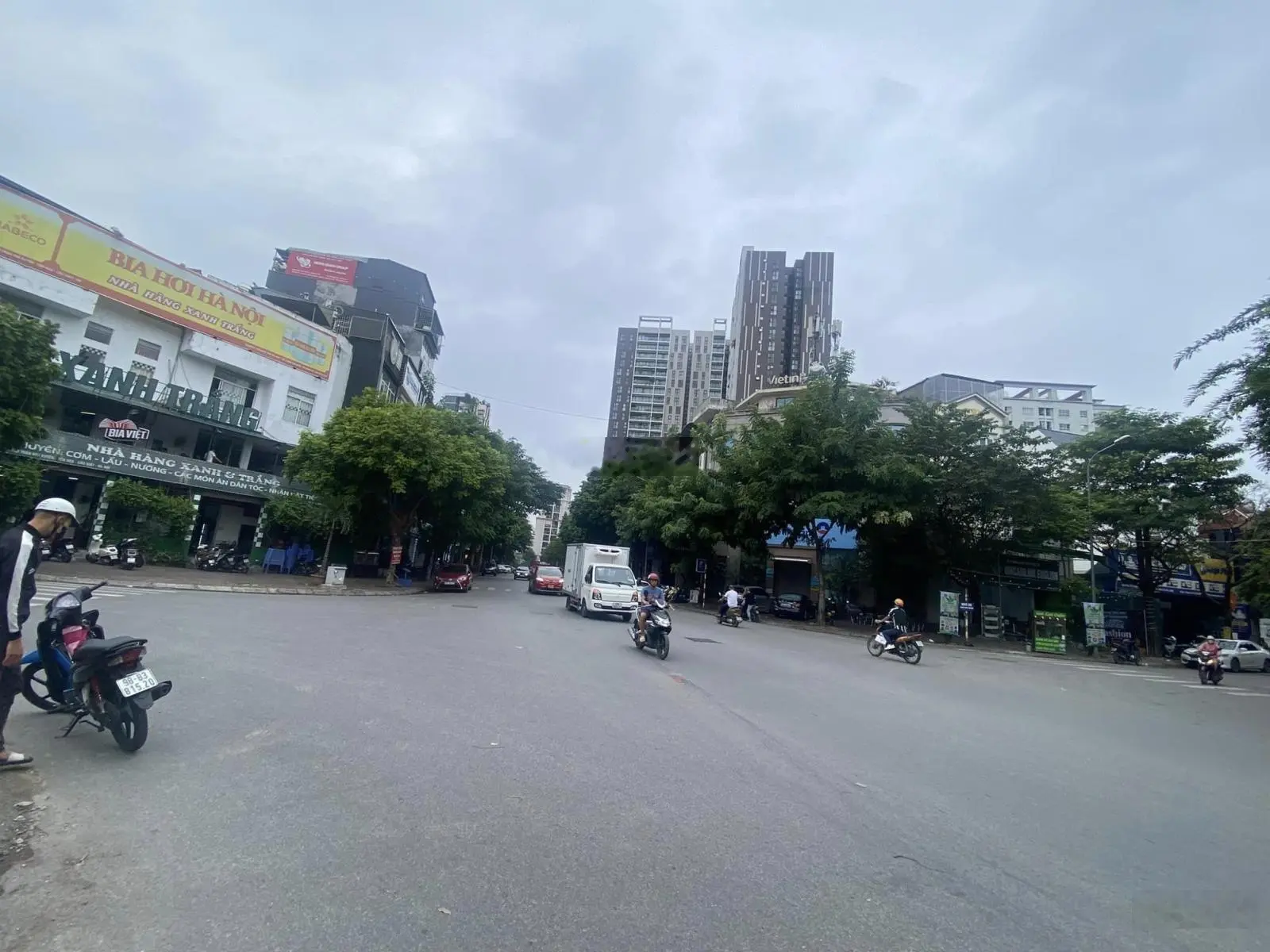 Cực hiếm. Bán Lô góc 5 tầng ngã tư phố Trung Hòa. Đang cho thuê 1.5 tỷ/năm