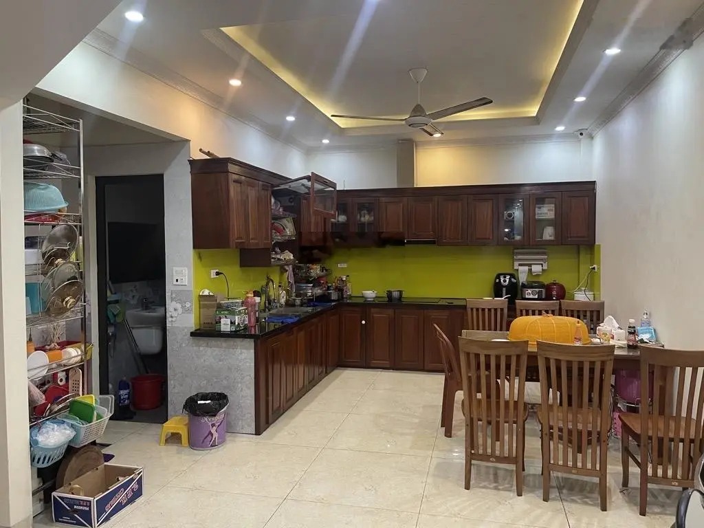 Chính chủ cần bán gấp nhà phố phạm khắc quảng DT90m2 , 5 tầng, MT5m gần hồ, ở sướng