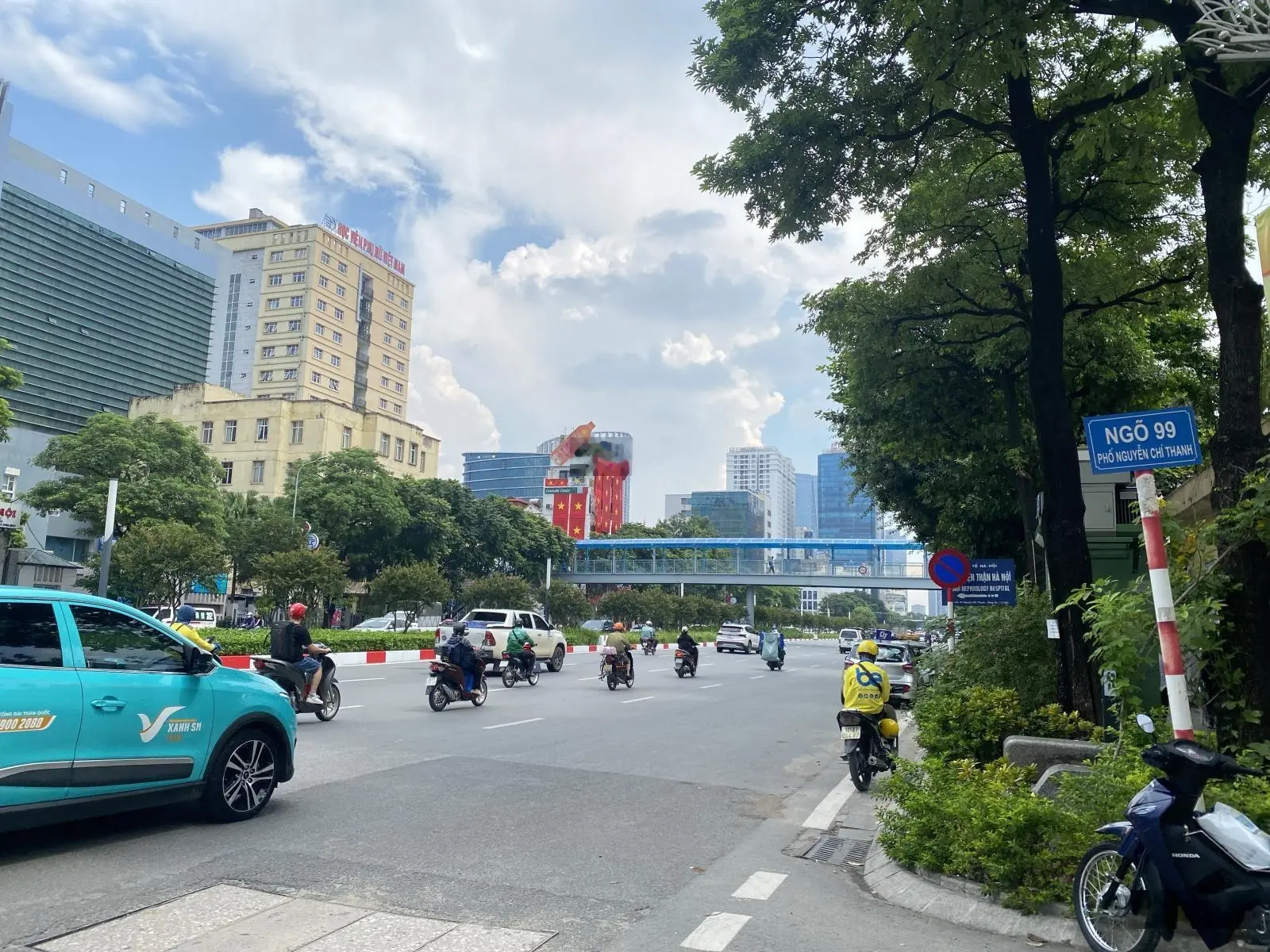 Bán nhà phân lô Nguyễn Chí Thanh, Đống Đa. Nhà 2 mặt thoáng-oto đỗ - ngõ thông tứ tung - kinh doanh