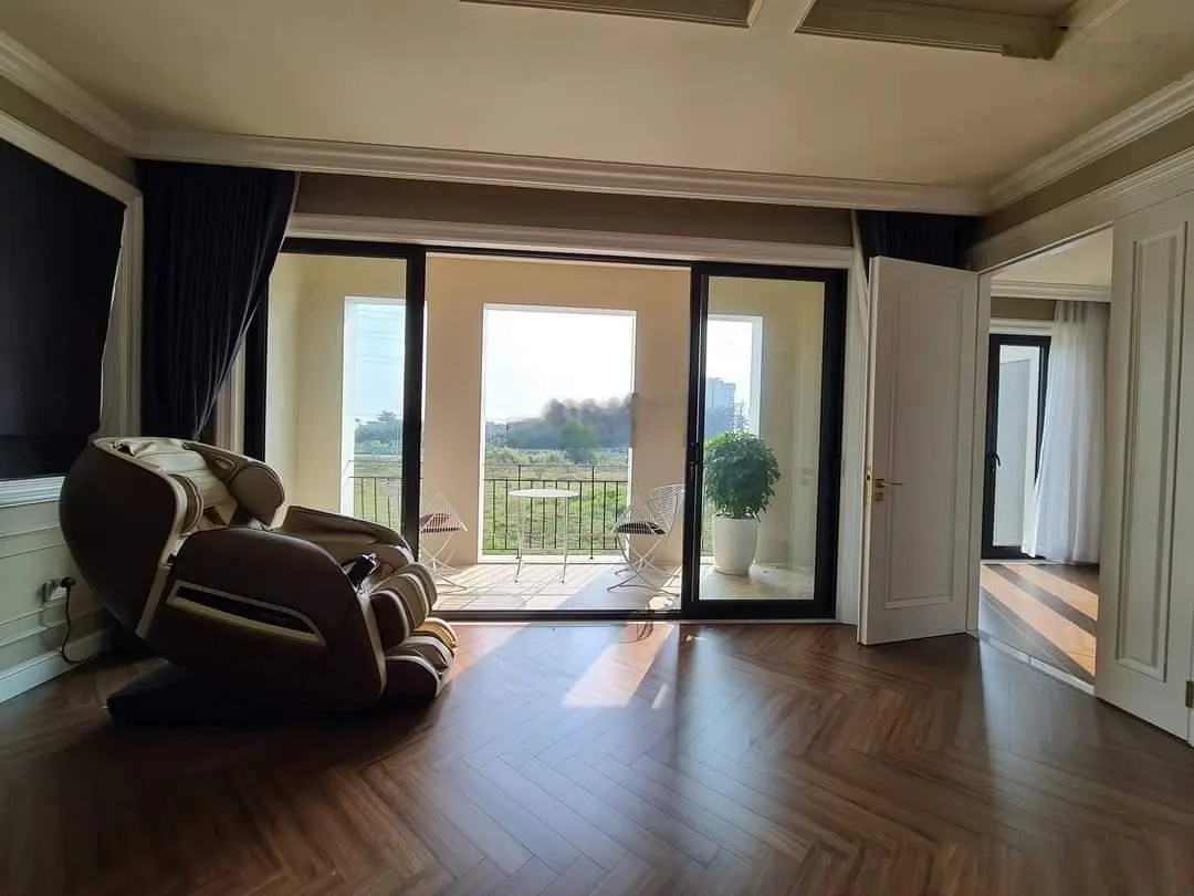 HOT! Biệt thự siêu VIP - Ngay Liên Phường - Tìm chủ mới - DT: 270m2 - Giá chỉ: 33 tỷ