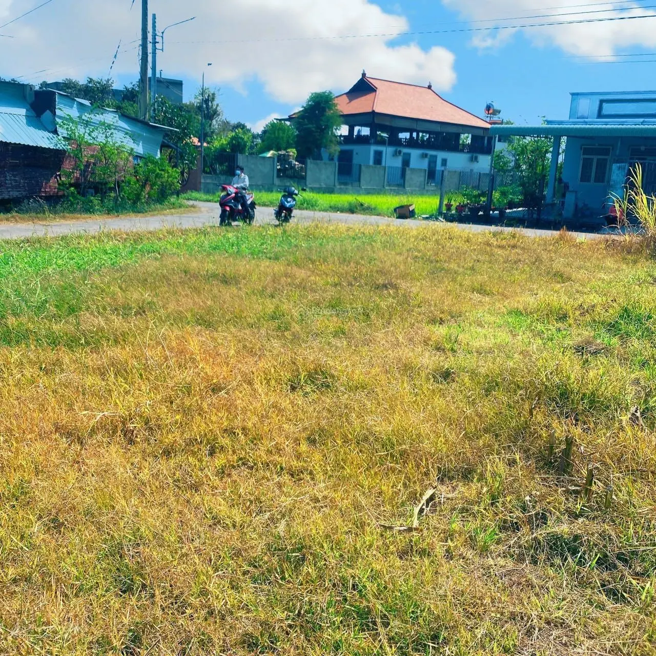 Đất hai mặt tiền thị trấn đất đỏ 159m sẳn 60m tc